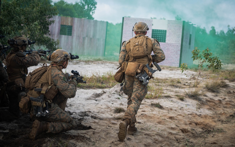 MRF-D 24.3: Golf Co., 2nd Bn., 5th Marines (Rein.) rehearses platoon operations in Tully