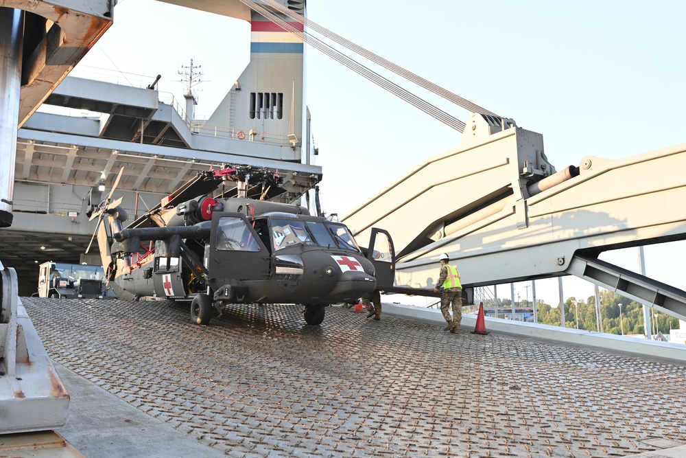 C/1-52 GSAB helicopters return from overseas through Port of Alaska