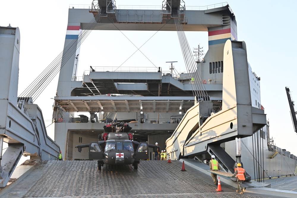C/1-52 GSAB helicopters return from overseas through Port of Alaska