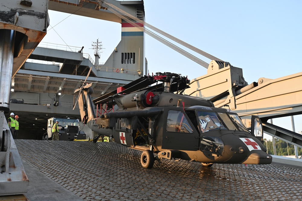 C/1-52 GSAB helicopters return from overseas through Port of Alaska