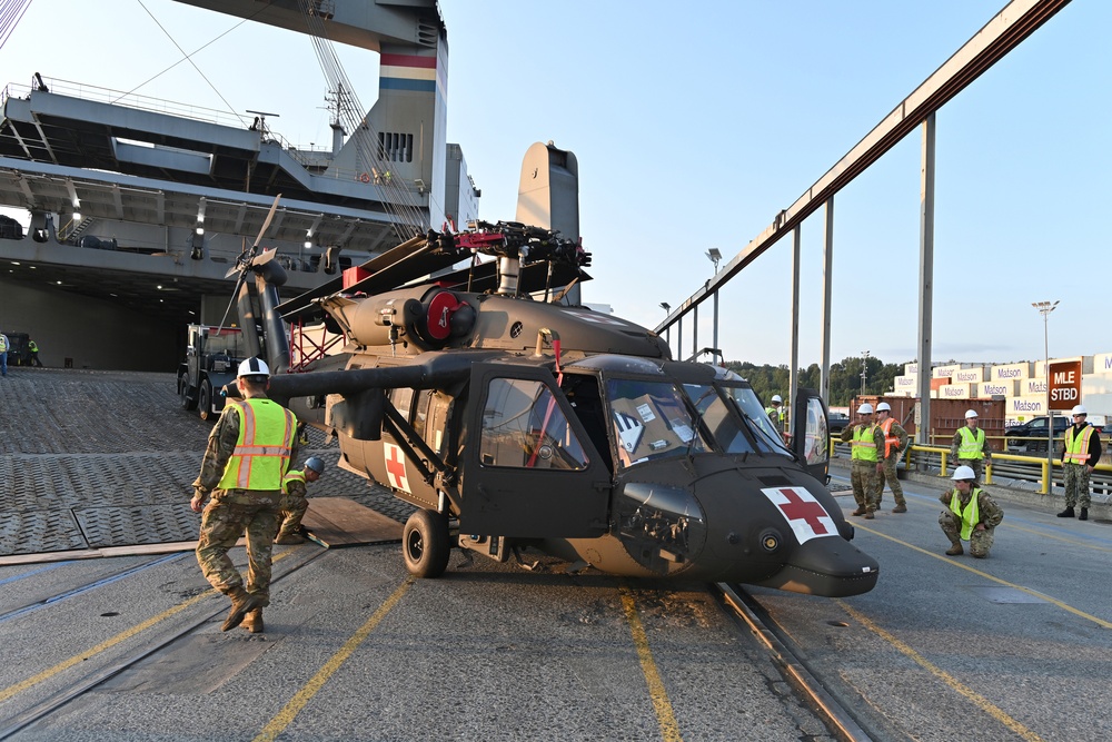C/1-52 GSAB helicopters return from overseas through Port of Alaska