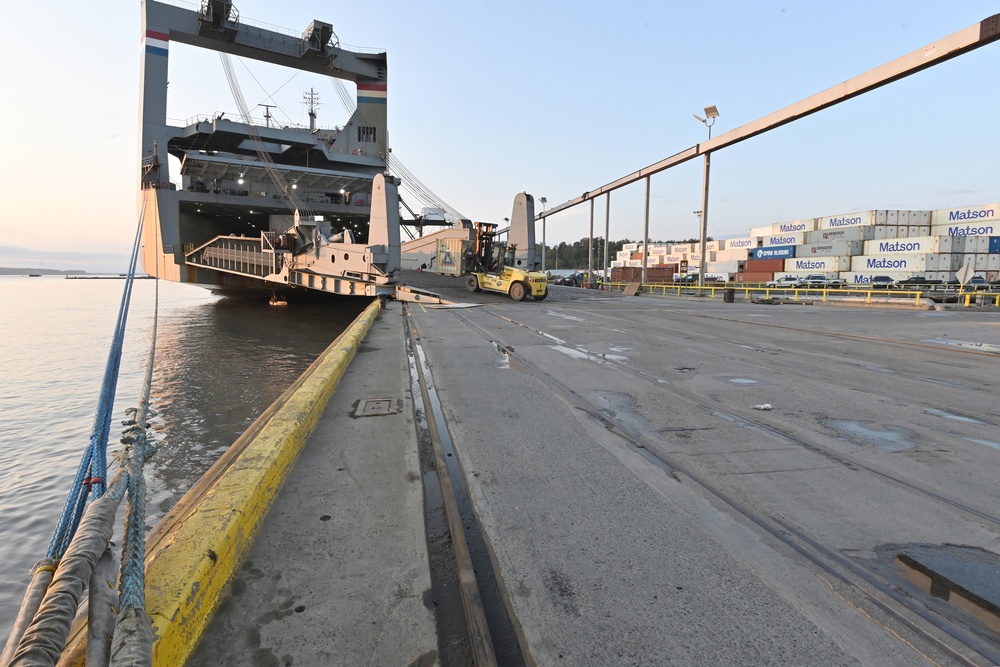 C/1-52 GSAB helicopters return from overseas through Port of Alaska