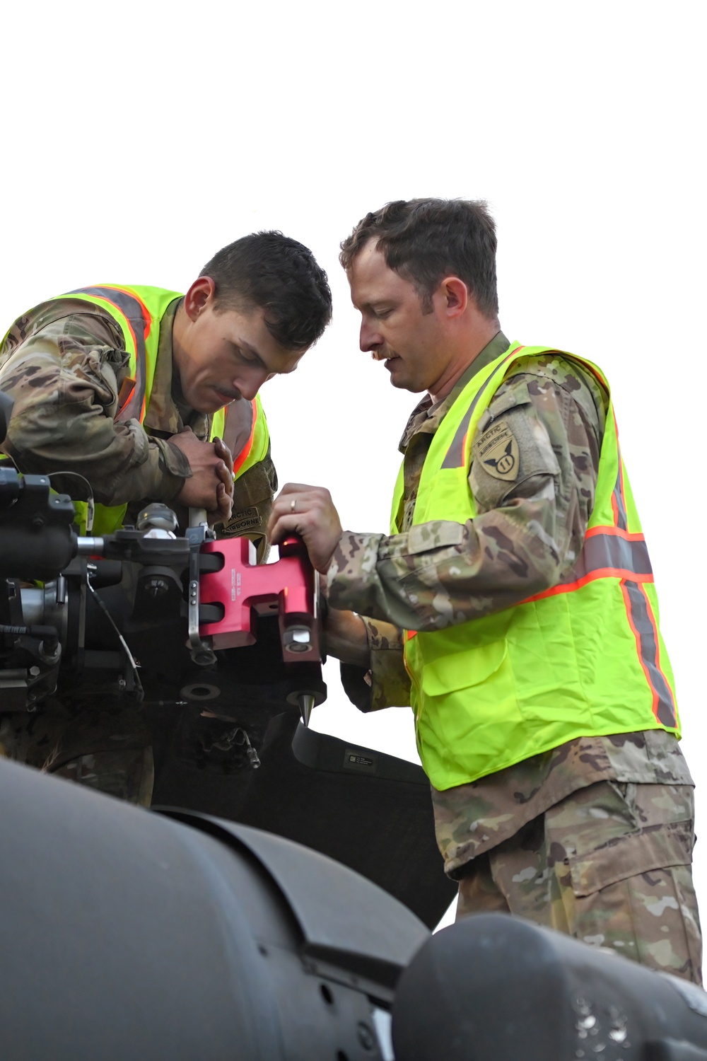 C/1-52 GSAB helicopters return from overseas through Port of Alaska
