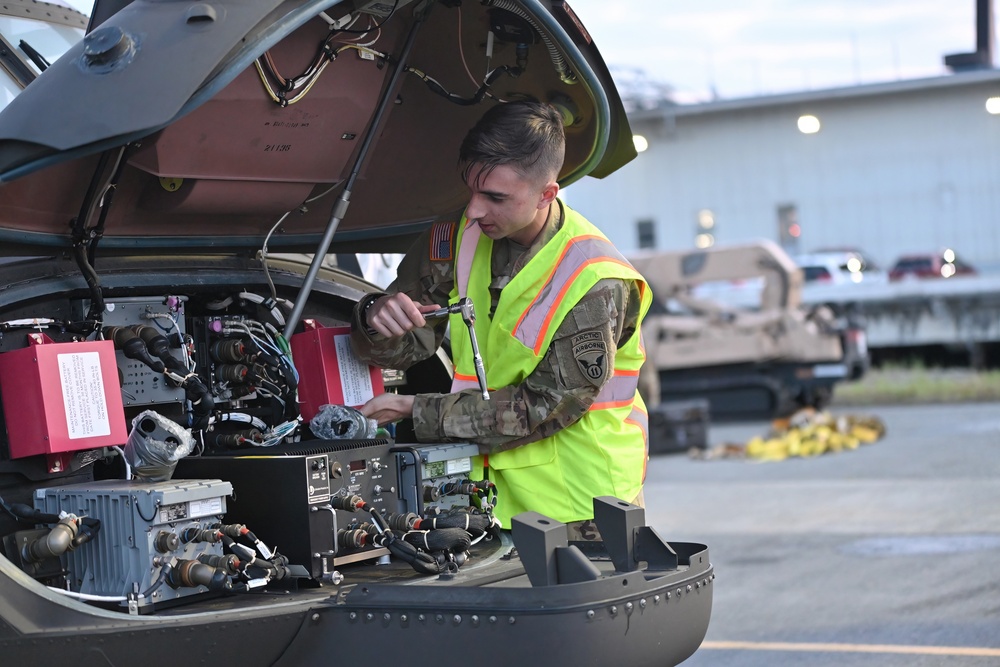 C/1-52 GSAB helicopters return from overseas through Port of Alaska