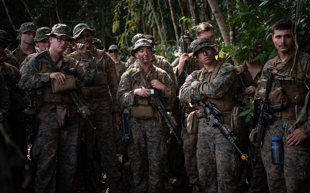 MRF-D 24.3: Golf Co., 2nd Bn., 5th Marines (Rein.) learns Tully CTC’s jungle survival