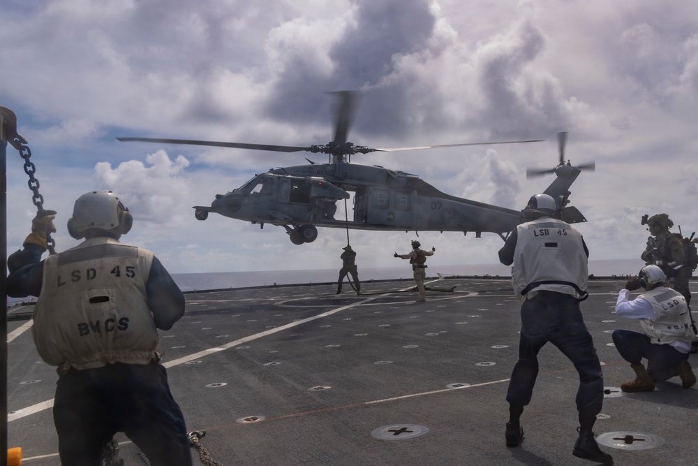 31st MEU conducts VBSS aboard USS Comstock (LSD 45)