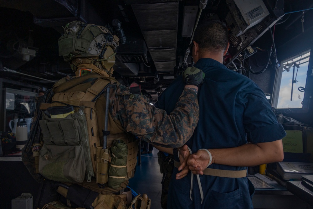 31st MEU conducts VBSS aboard USS Comstock (LSD 45)