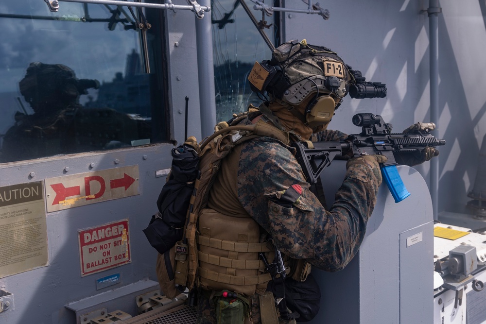 31st MEU conducts VBSS aboard USS Comstock (LSD 45)