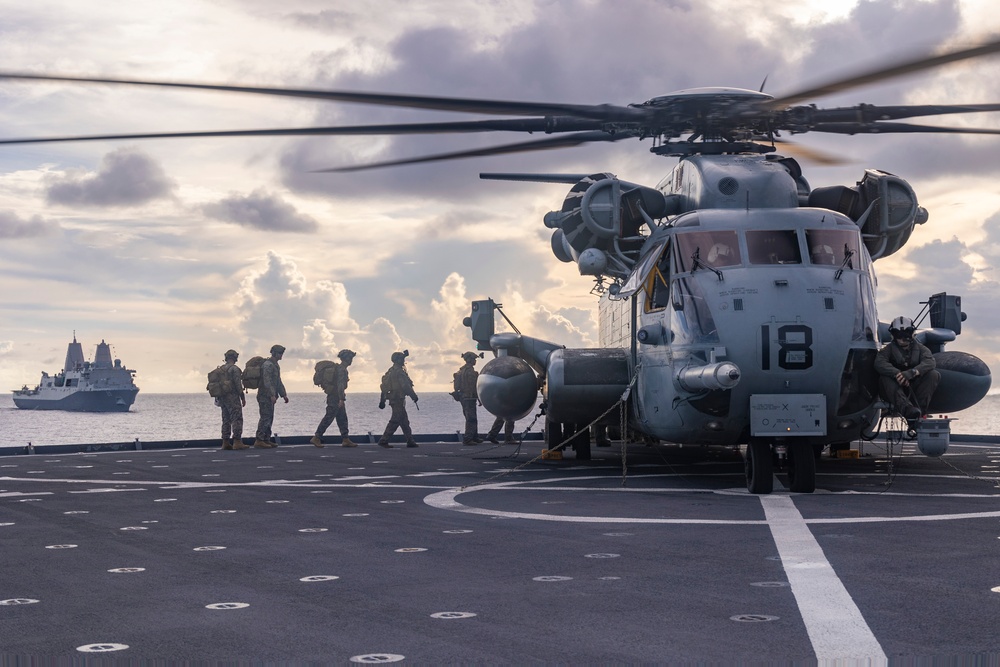 31st MEU conducts VBSS aboard USS Comstock (LSD 45)