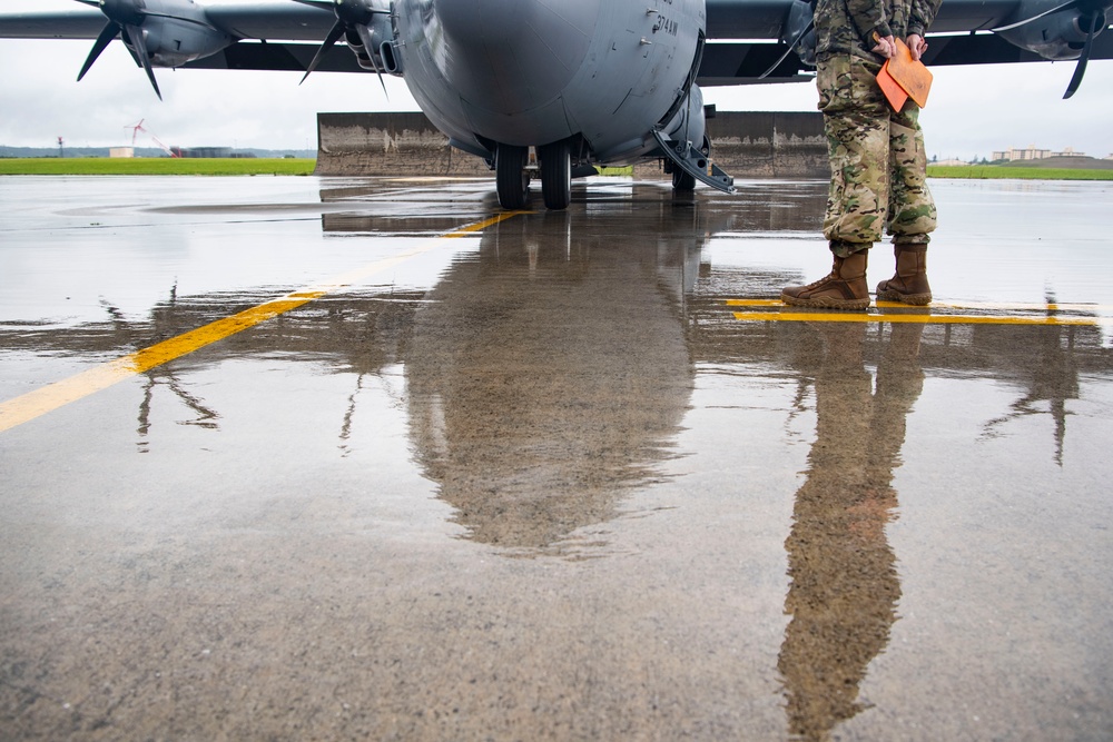 Yokota generates C-130 aircraft ahead of Typhoon Ampil