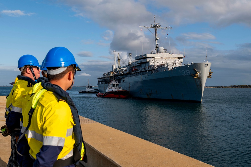 DVIDS - Images - USS Emory S. Land Arrives at HMAS Stirling [Image 4 of 4]