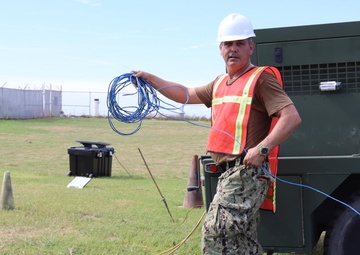 Joint Forces: Army Transporters and Navy Sailors train together at port