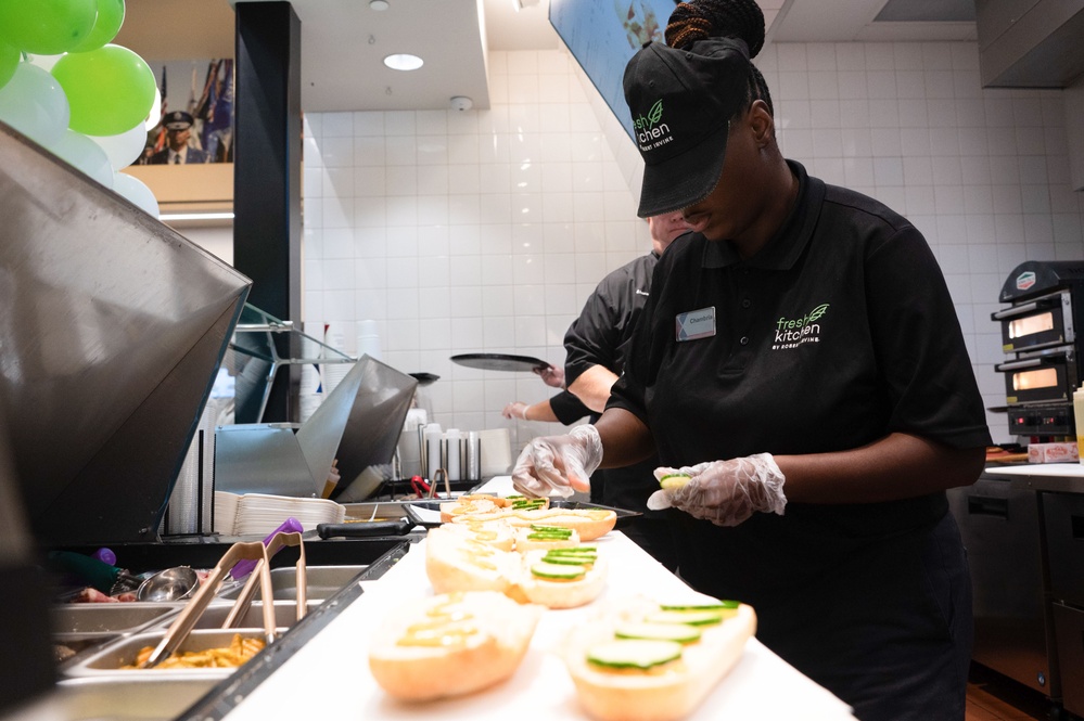 Celebrity chef unveils first Fresh Kitchen at a military installation