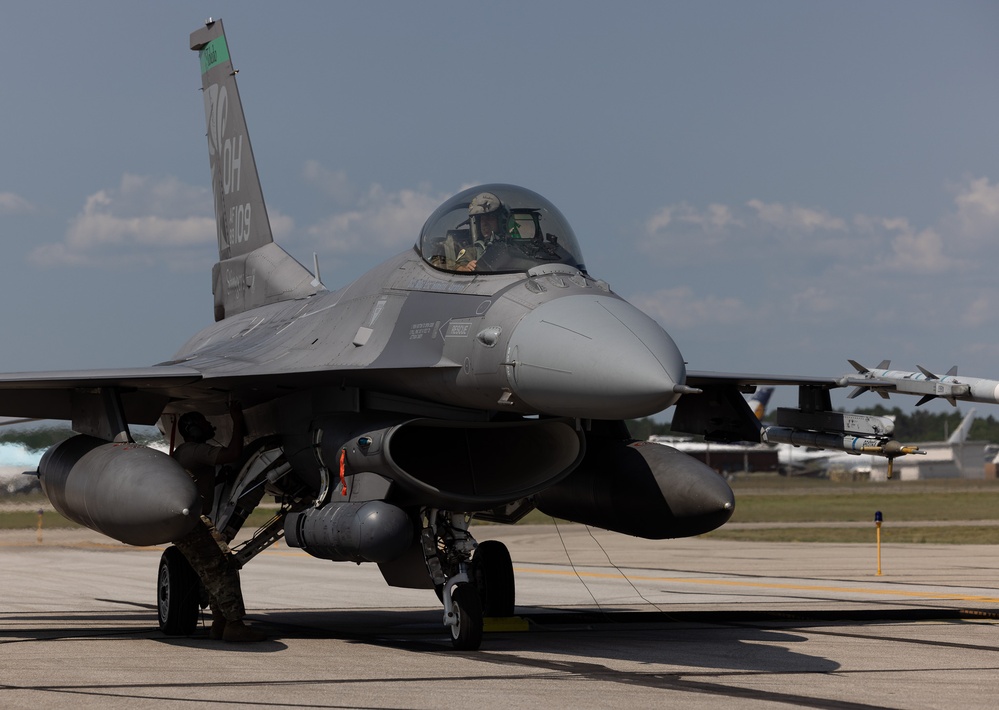 F-16 Hot Pit Refuel