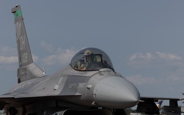 F-16 Hot Pit Refuel