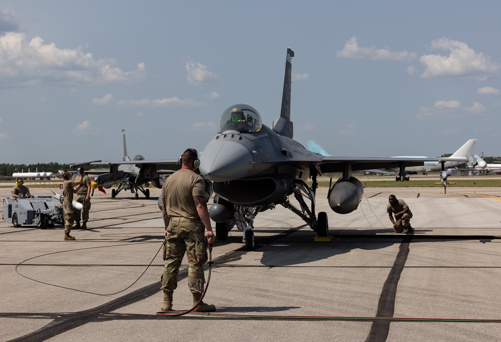 F-16 Hot Pit Refuel