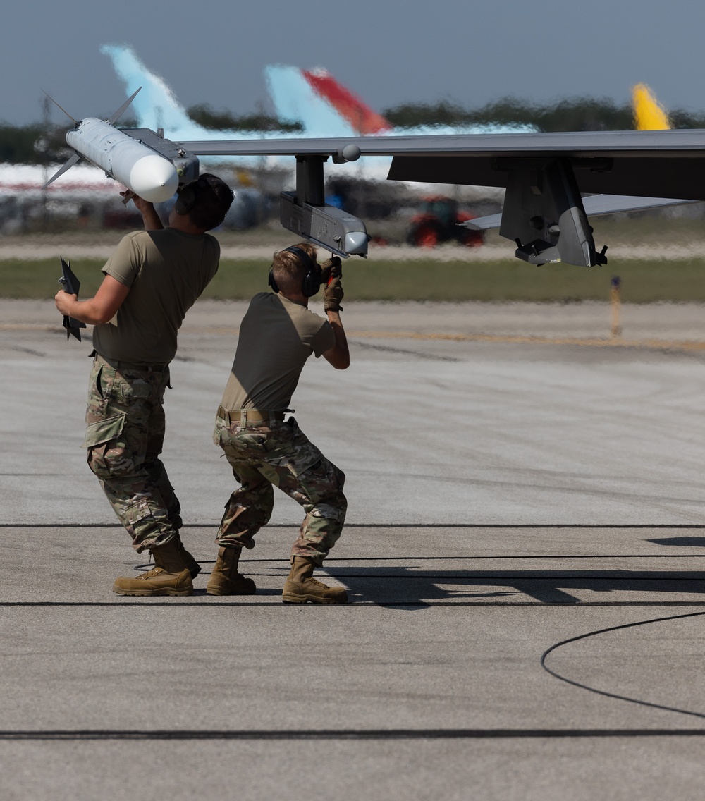 F-16 Hot Pit Refuel