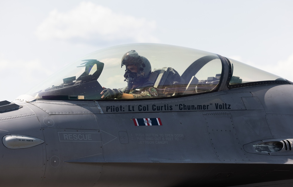 F-16 Hot Pit Refuel