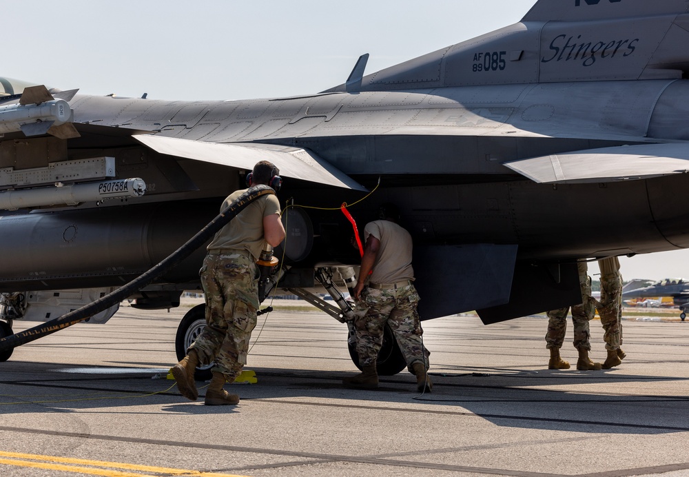 F-16 Hot Pit Refuel