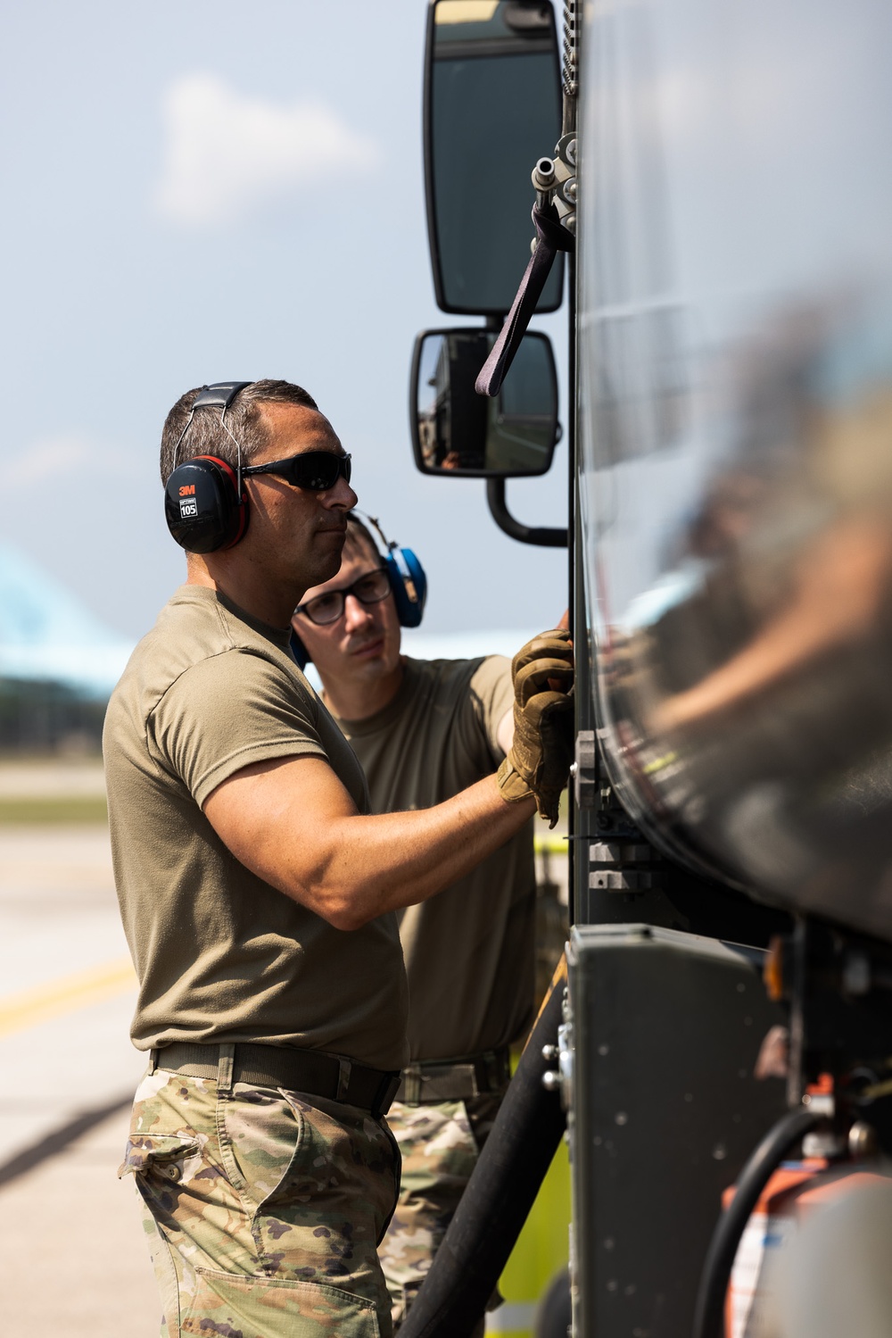 F-16 Hot Pit Refuel