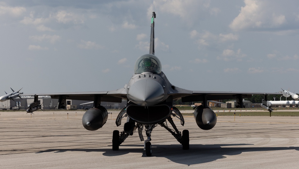 F-16 Hot Pit Refuel