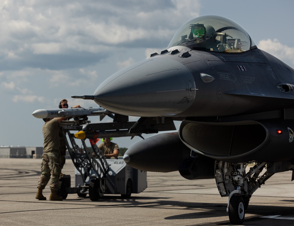 F-16 Hot Pit Refuel