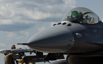 F-16 Hot Pit Refuel