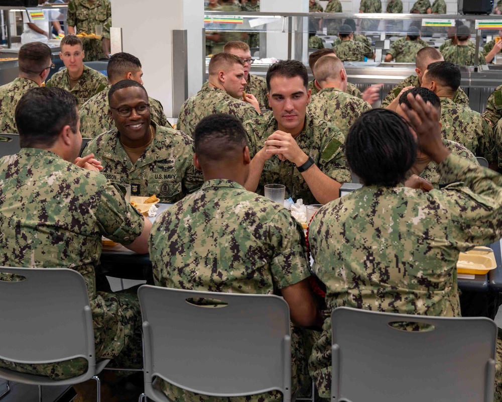 RDML Satterwhite, MNCC Staff visit RTC