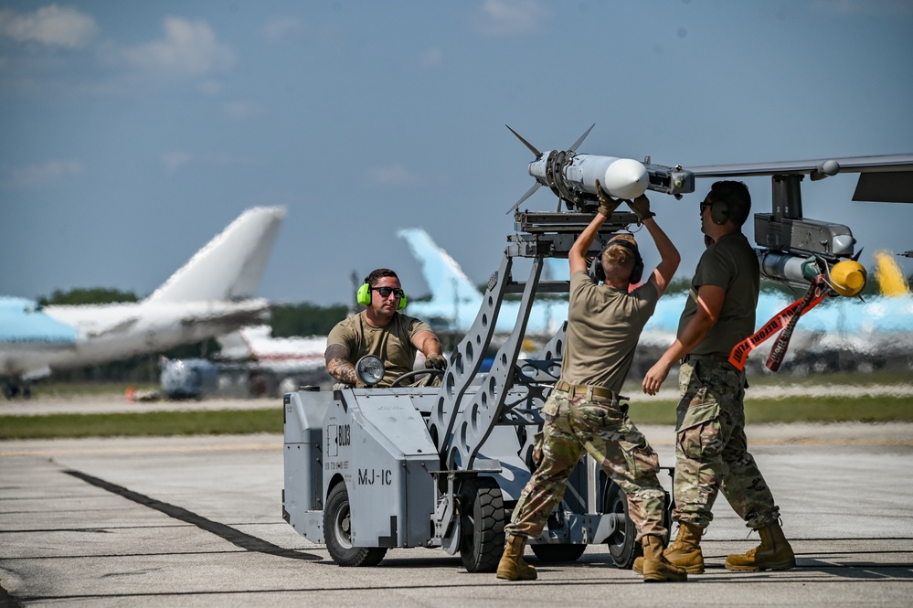 180th Fighter Wing supports F-16 pilots during Exercise Northern Strike