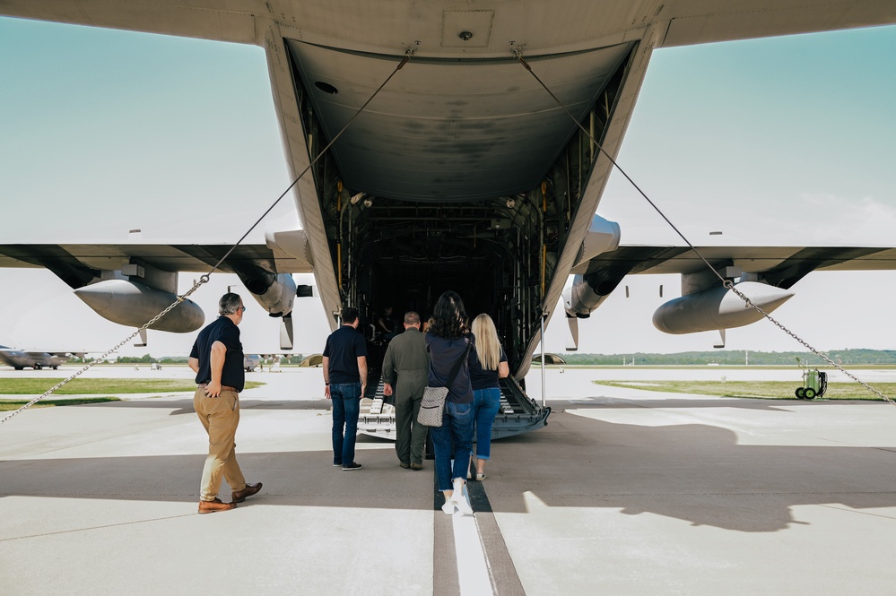 Missouri leaders tour the 139th Airlift Wing