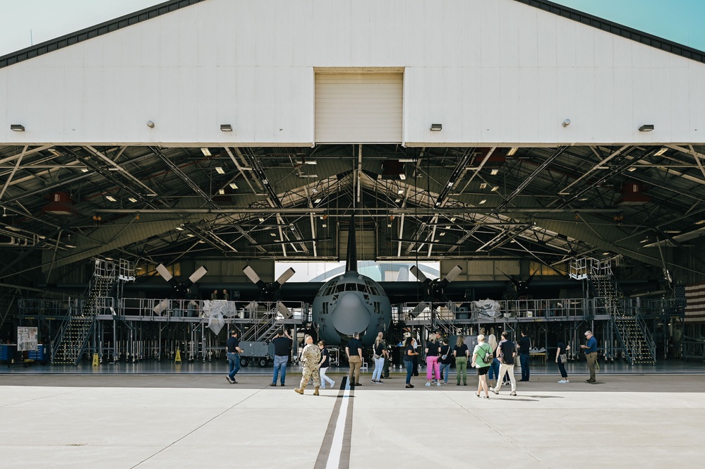 Missouri leaders tour the 139th Airlift Wing