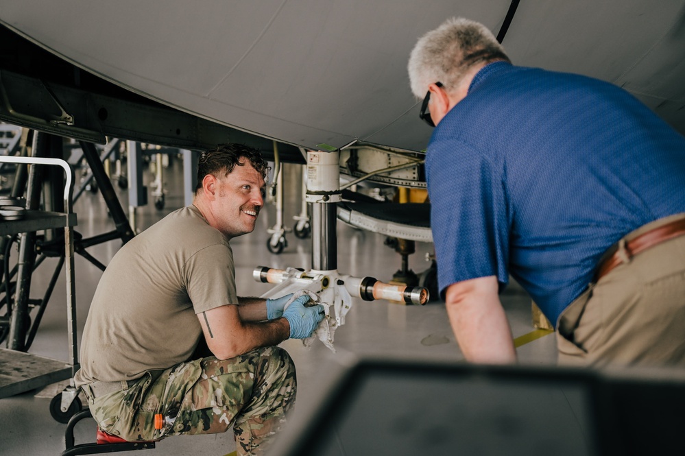 Missouri leaders tour the 139th Airlift Wing