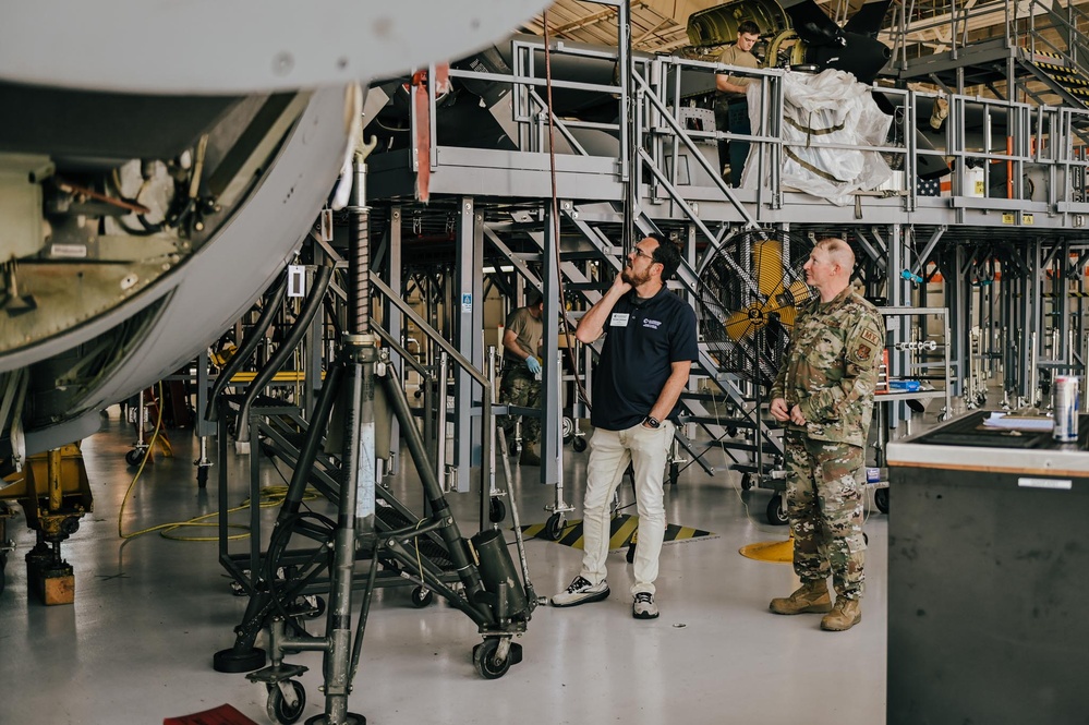 Missouri leaders tour the 139th Airlift Wing