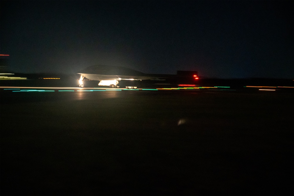 B-2 Spirit stealth bomber lands at Amberley