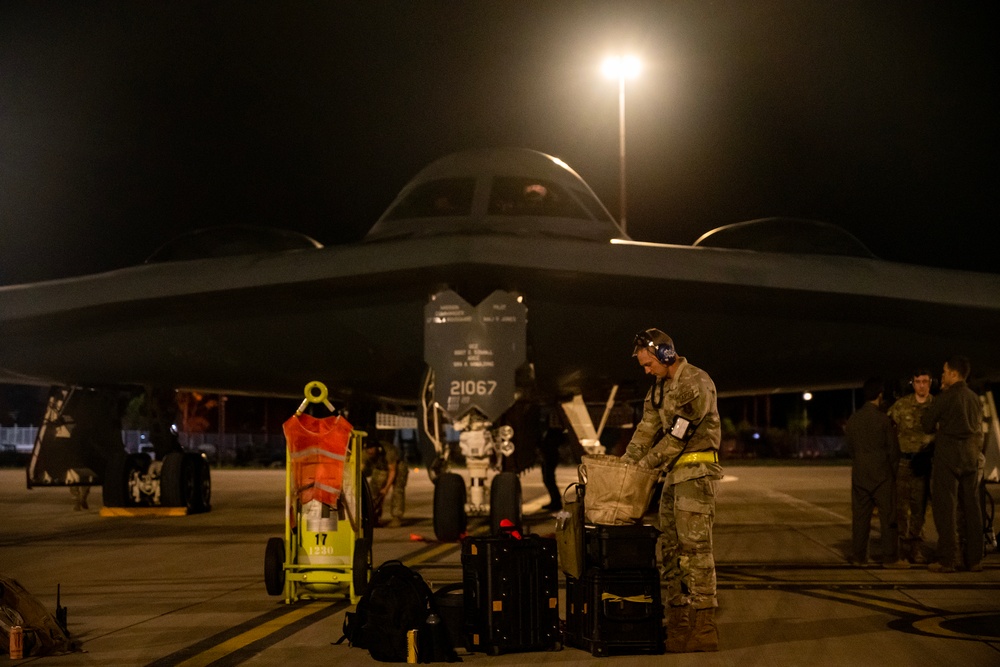 B-2 Spirit stealth bomber lands at Amberley