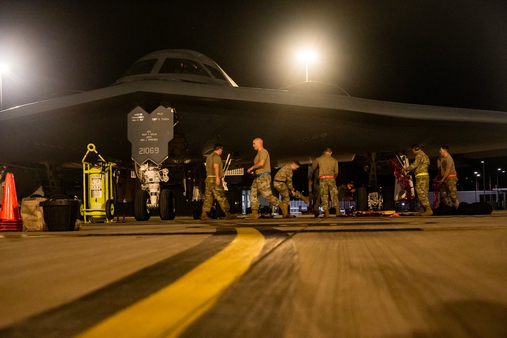 B-2 Spirit stealth bomber lands at Amberley