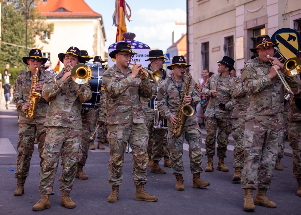 1st Cavalry Division Band Performs in Polish Ceramic Festival Parade