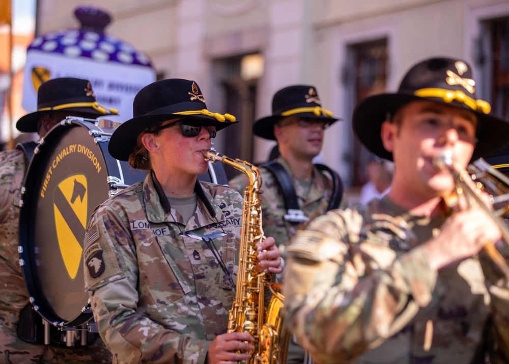 1st Cavalry Division Band Performs in Polish Ceramic Festival Parade