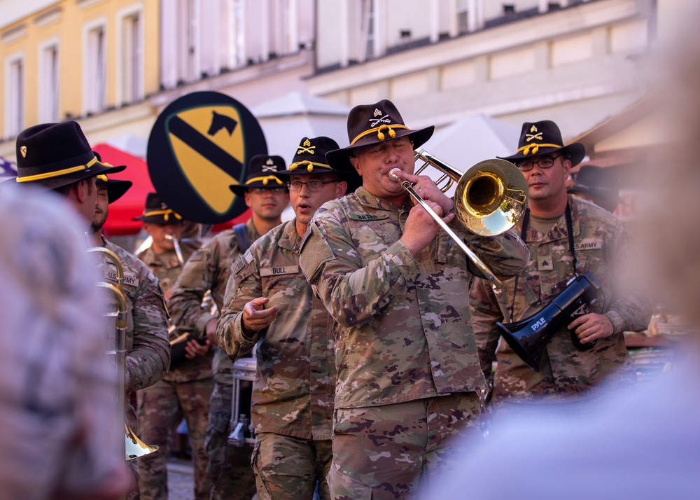 1st Cavalry Division Band Performs in Polish Ceramic Festival Parade
