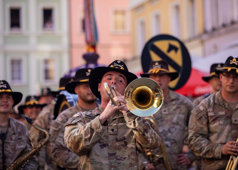 1st Cavalry Division Band Performs in Polish Ceramic Festival Parade