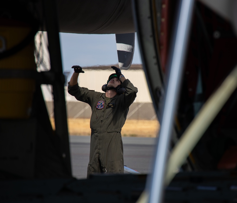 VMGR-153 trains during flight operations in Washington