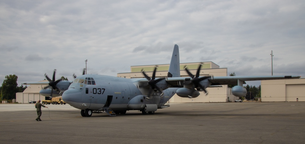 VMGR-153 trains during flight operations in Washington