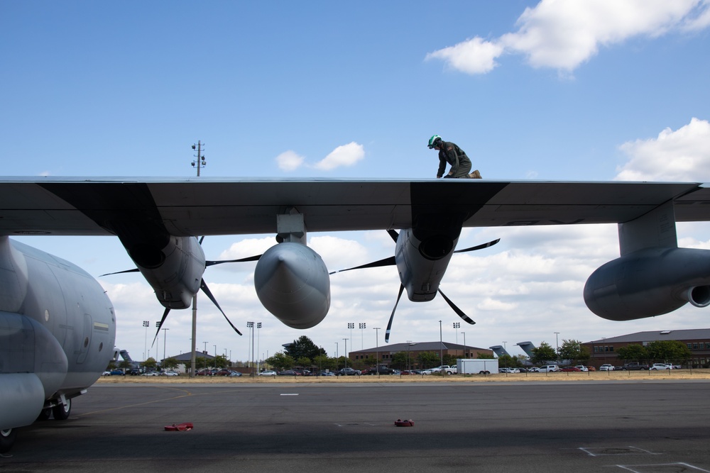 VMGR-153 trains during flight operations in Washington