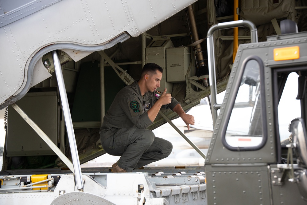 VMGR-153 trains during flight operations in Washington