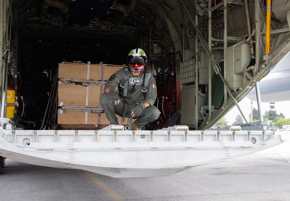 VMGR-153 trains during flight operations in Washington