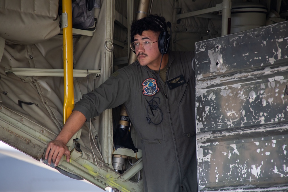 VMGR-153 trains during flight operations in Washington