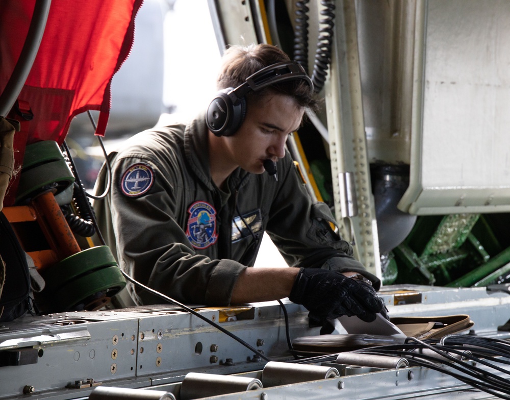 VMGR-153 trains during flight operations in Washington