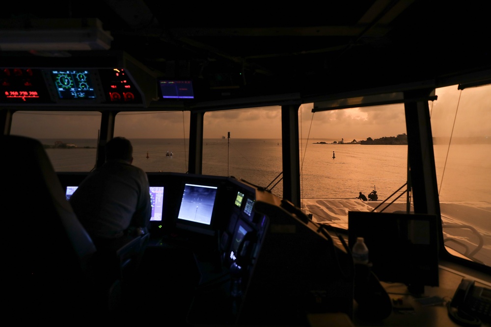 USNS Burlington Departs From Cartagena