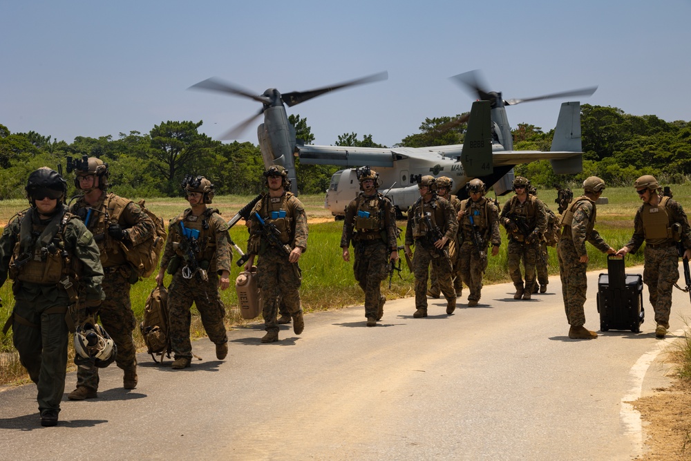 31st MEU maintains security for a FARP