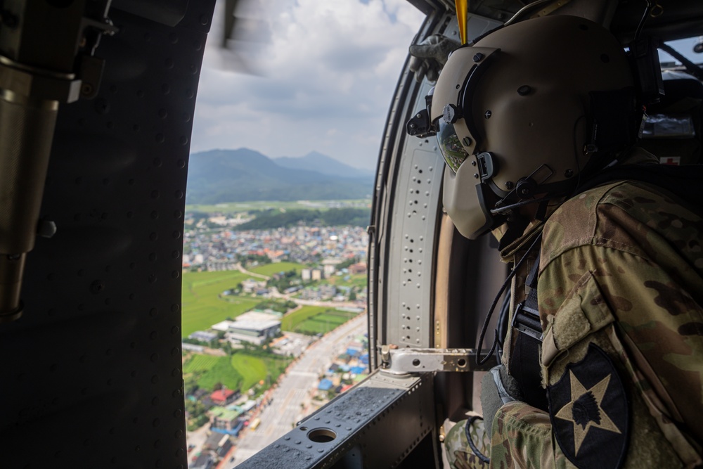 U.S. Army Combat Medics and U.S. Navy Corpsmen conduct joint cross-training during Pacific Fortitude